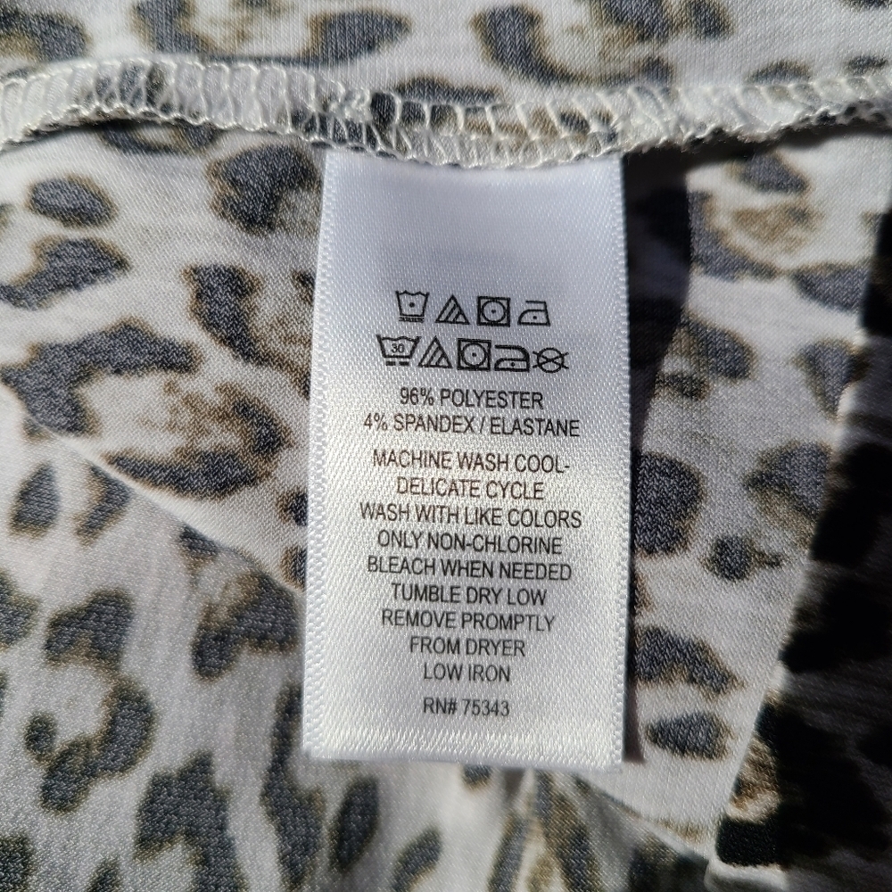 Tahari Sleeveless Animal Print Blouse with Neck Tie, Size Medium - Picture 7 of 7